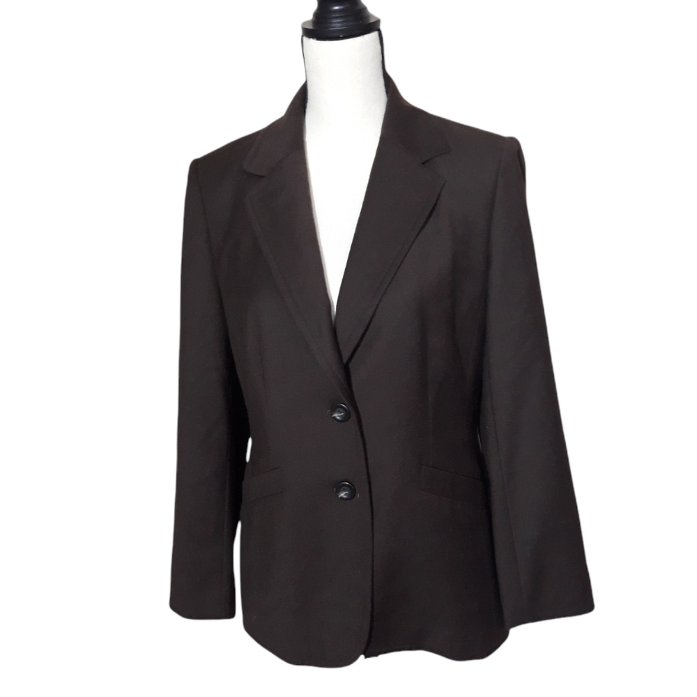 Talbots Petites women's blazer two bouton down size 8. Color brown.
